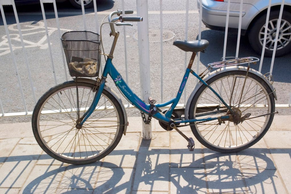 old-bicycle-1310012009dI2